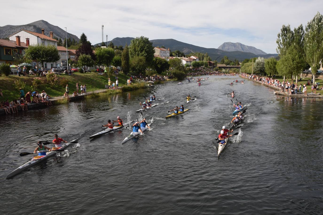 Mara Santos desata fuertes aplausos en la Regata en Velilla