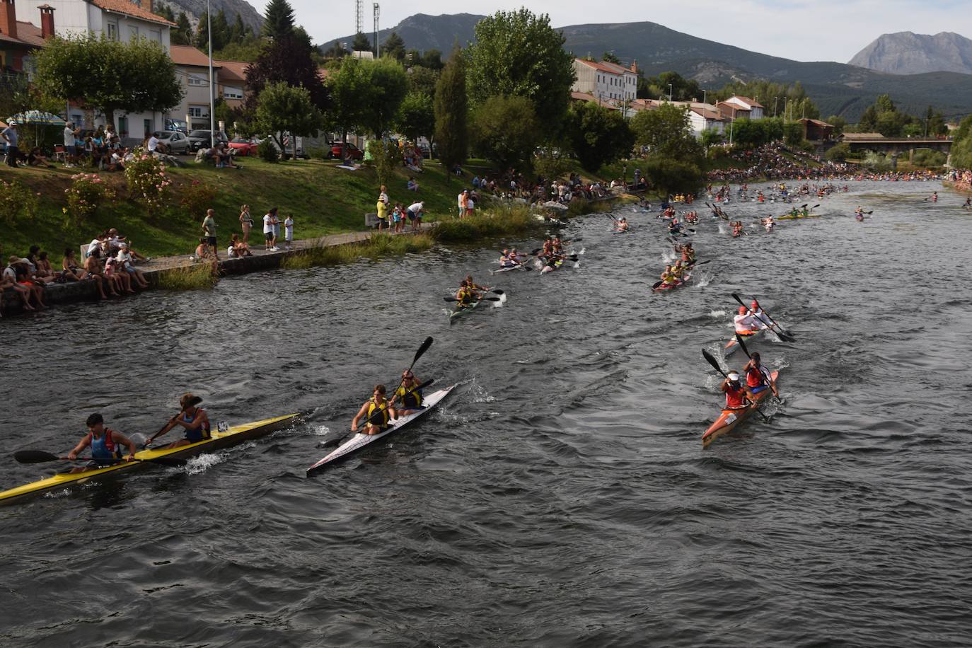 Mara Santos desata fuertes aplausos en la Regata en Velilla