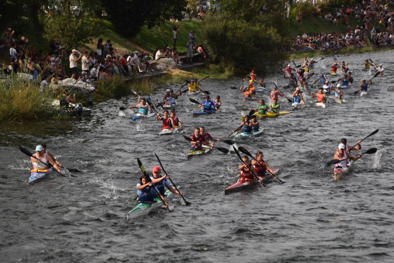 Mara Santos desata fuertes aplausos en la Regata en Velilla