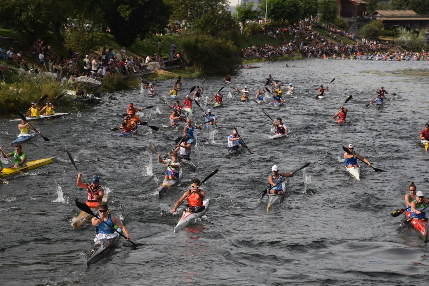 Mara Santos desata fuertes aplausos en la Regata en Velilla