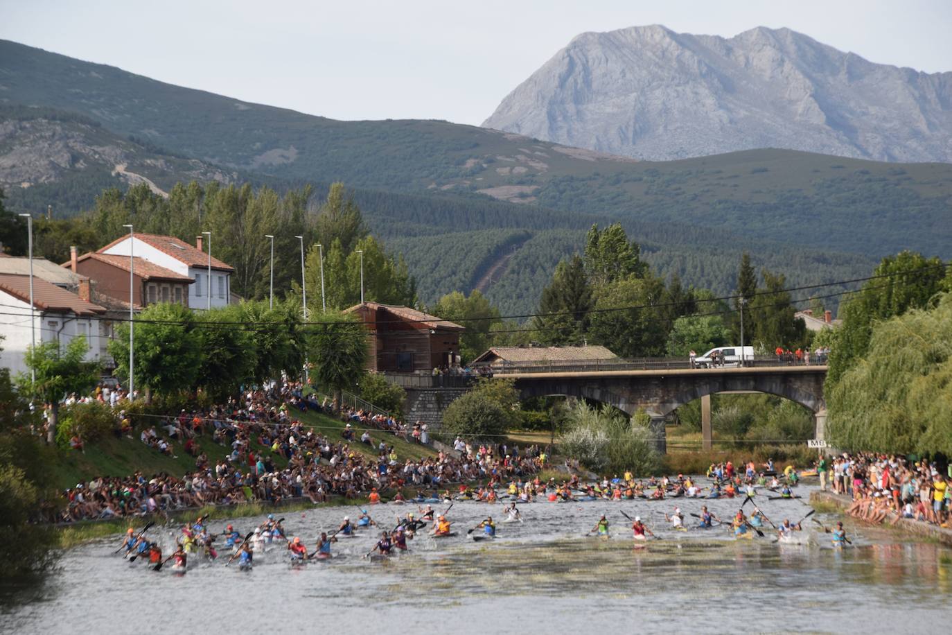 Mara Santos desata fuertes aplausos en la Regata en Velilla