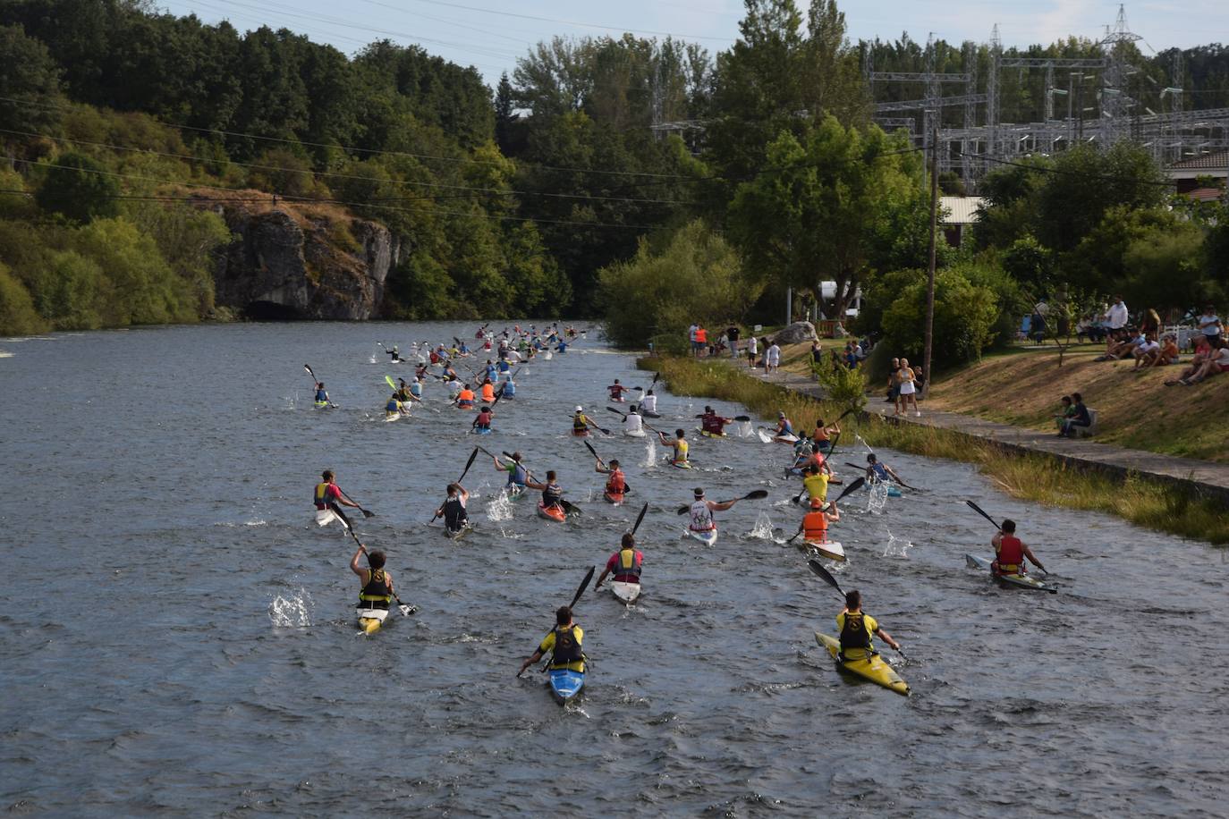 Mara Santos desata fuertes aplausos en la Regata en Velilla