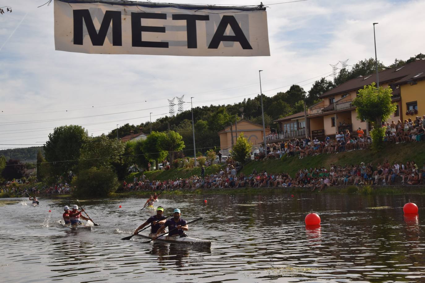 Mara Santos desata fuertes aplausos en la Regata en Velilla