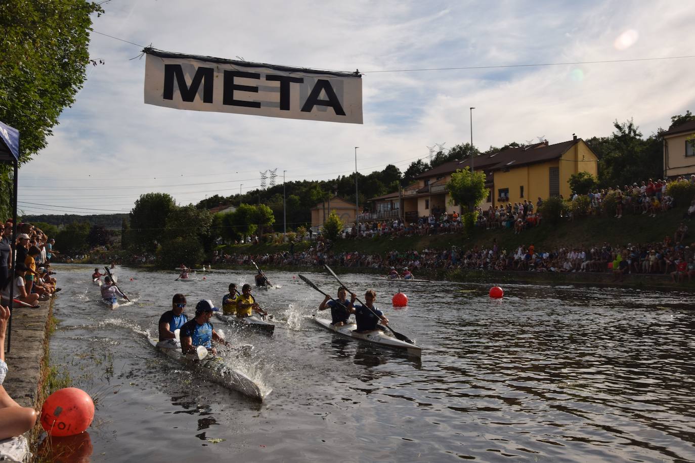 Mara Santos desata fuertes aplausos en la Regata en Velilla