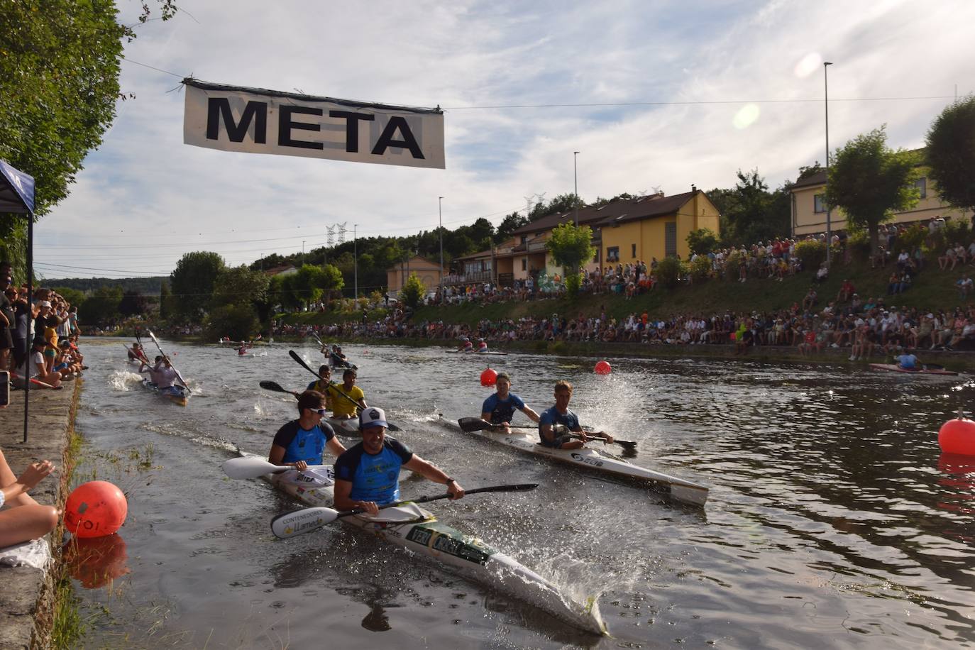 Mara Santos desata fuertes aplausos en la Regata en Velilla