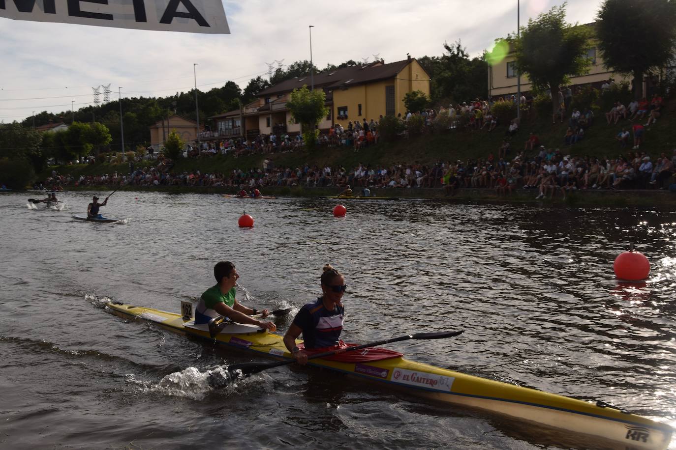 Mara Santos desata fuertes aplausos en la Regata en Velilla