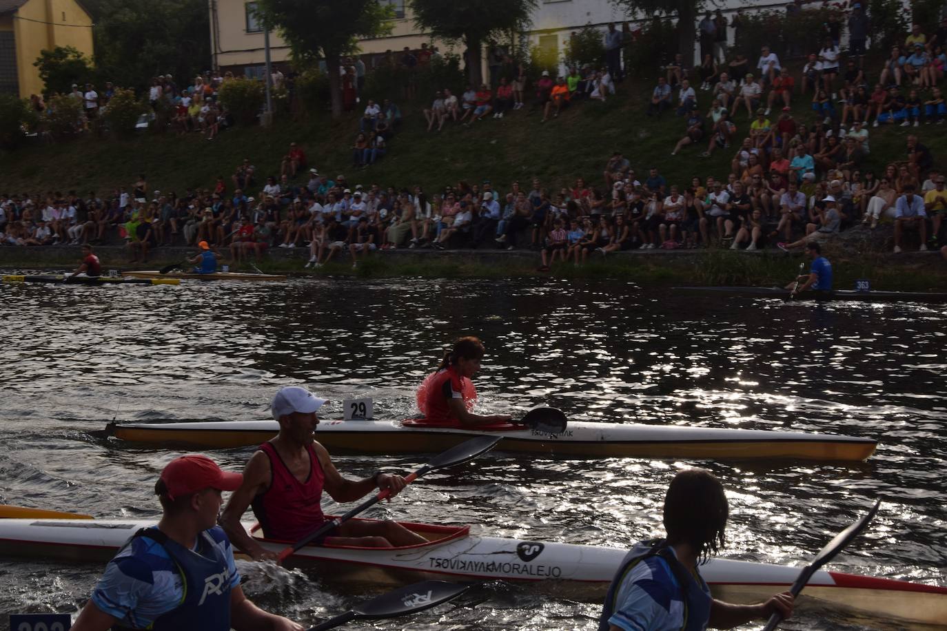 Mara Santos desata fuertes aplausos en la Regata en Velilla