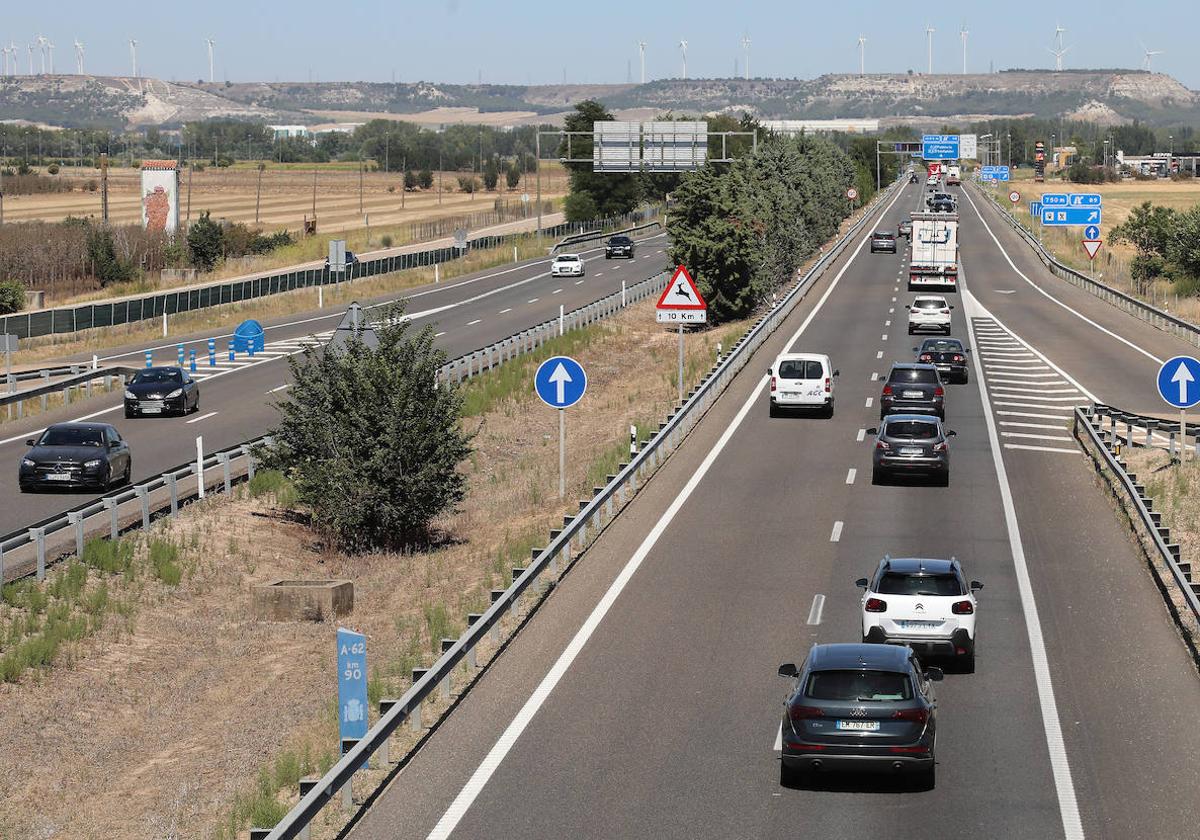 La autovía A-62 a su paso por Dueñas, en una imagen de archivo.