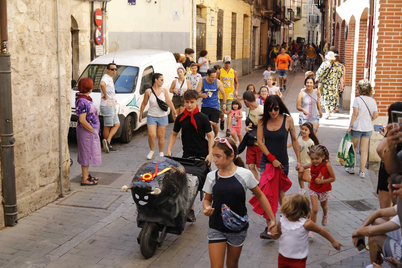 En imágenes, el encierro infantil de Peñafiel