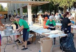 Merienda solidaria a favor de la AECC, el pasado lunes en Alcazarén.