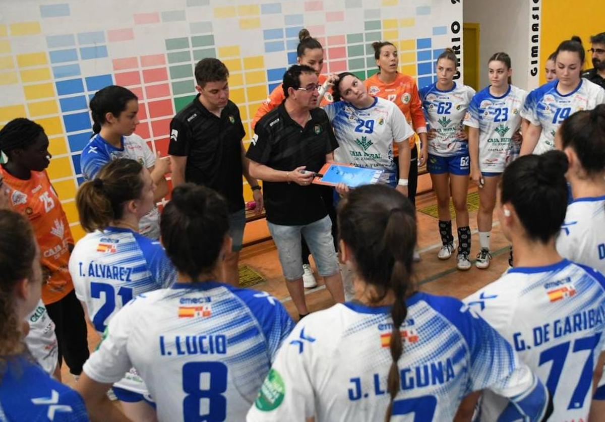 Peñas da instrucciones en el estreno de amistosos de pretemporada.