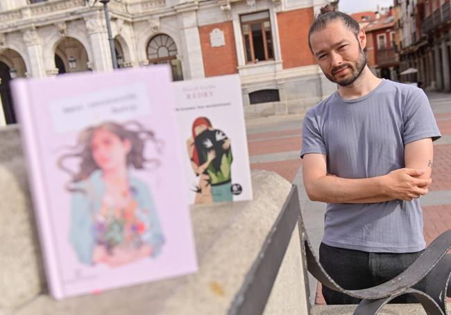 David Galán Aparicio junto a sus libros publicados.