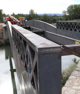 Imagen secundaria 2 - Trabajos de construcción del nuevo puente sobre el Canal.