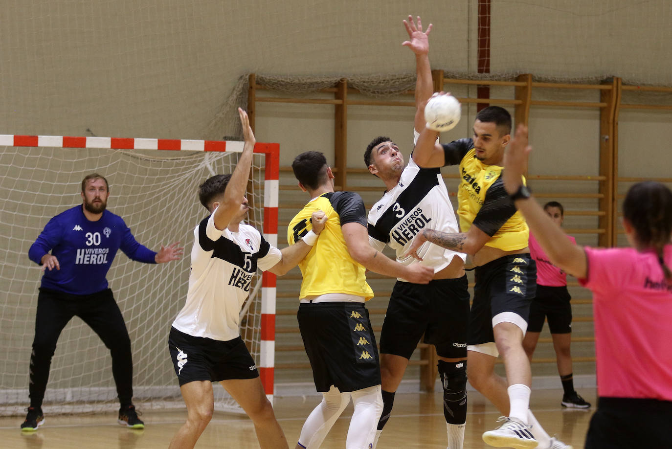 Victoria del Balonmano Nava ante el Villa de Aranda (23-36)