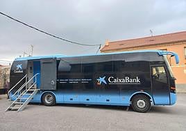 Una de las oficinas móviles de Caixabank en Castilla y León.