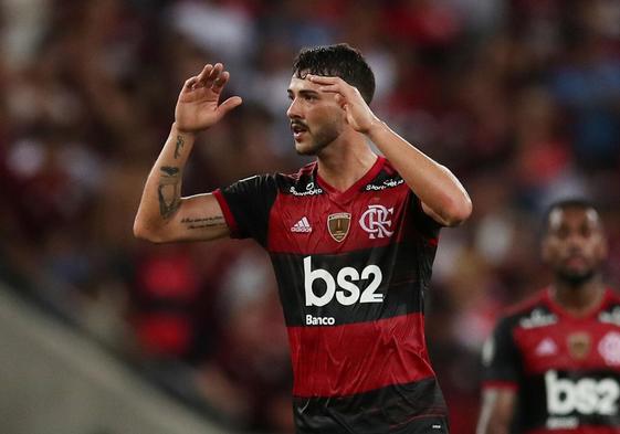 Gustavo Henrique, con la camiseta del Flamengo en un partido de Copa Libertadores.