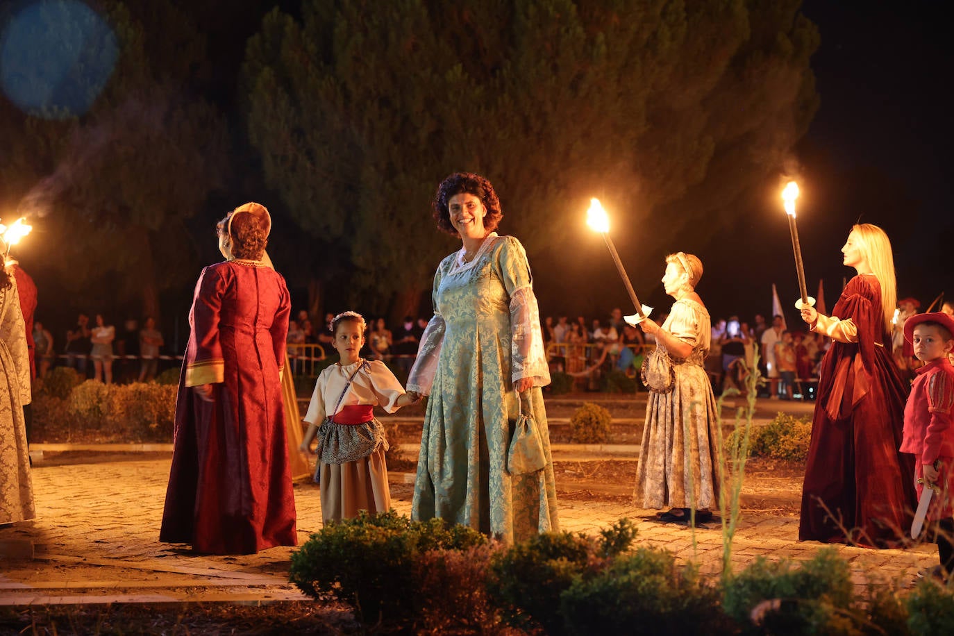 Desfile de antorchas en la Feria Renacentista de Medina del Campo