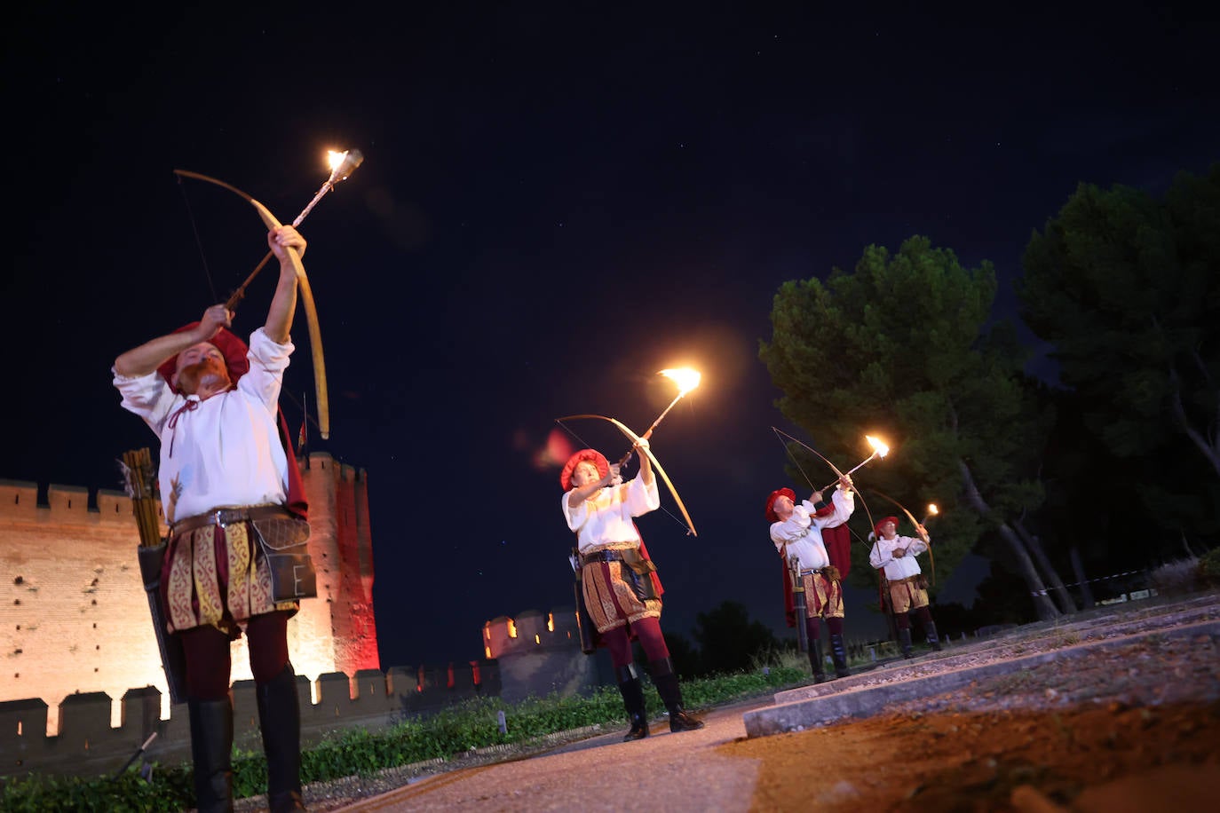 Desfile de antorchas en la Feria Renacentista de Medina del Campo