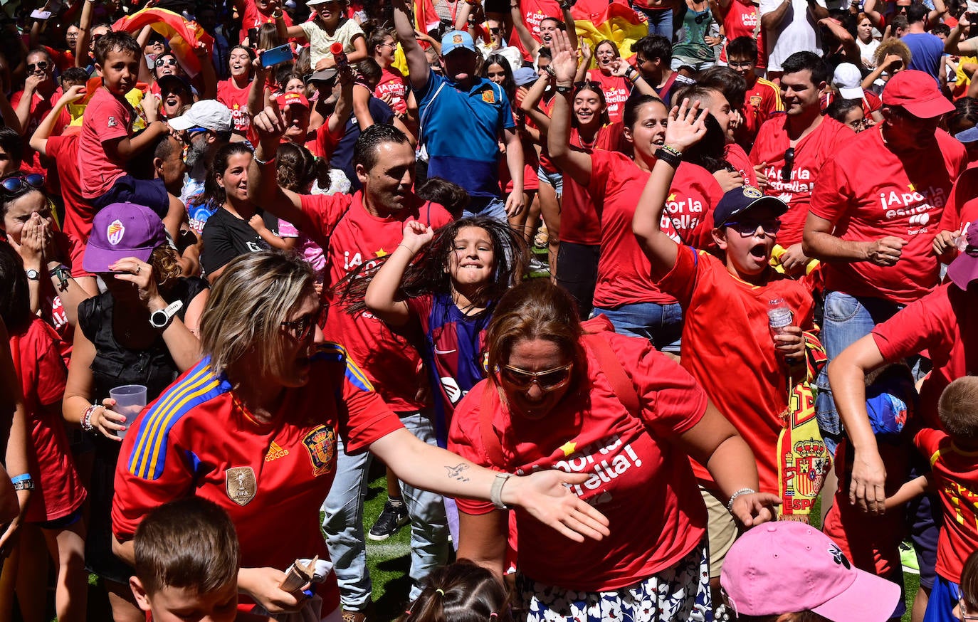 Cientos de personas vibran en Valladolid con el Mundial Femenino conquistado por España