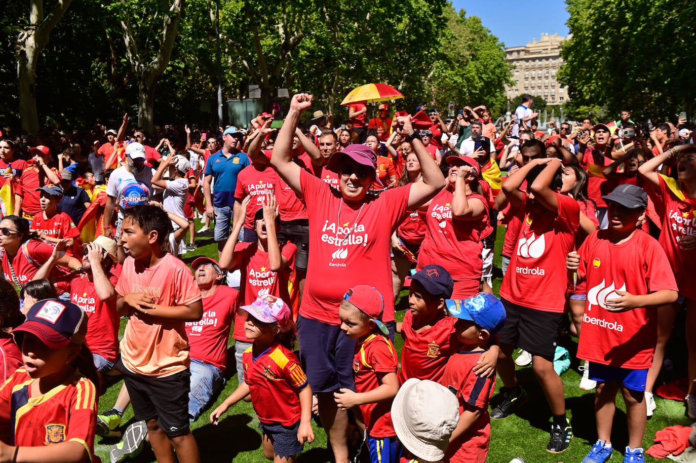 Cientos de personas vibran en Valladolid con el Mundial Femenino conquistado por España