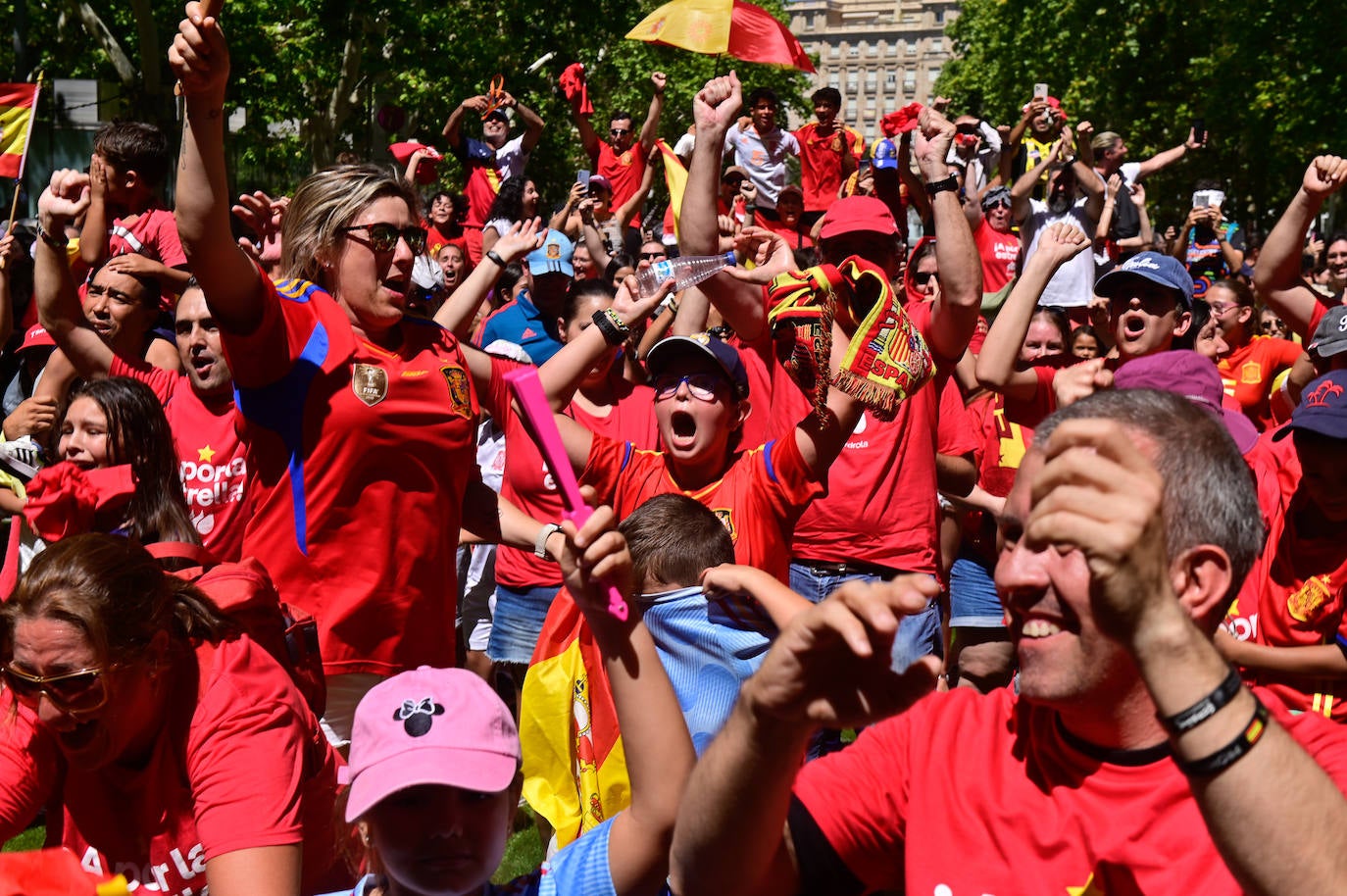 Cientos de personas vibran en Valladolid con el Mundial Femenino conquistado por España