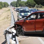 Heridos una mujer y dos niños en un choque contra el quitamiedos en la N-122