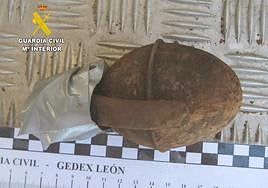 Imagen de una de las granadas de mano de la Guerra Civil halladas en Congosto.