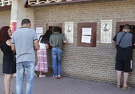 Venta de nuevos abonos en la Plaza de Toros de Palencia.