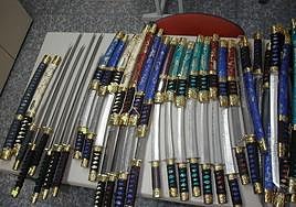 Ingresado en Psiquiatría tras incautarle dos katanas con las que se paseaba por Salamanca