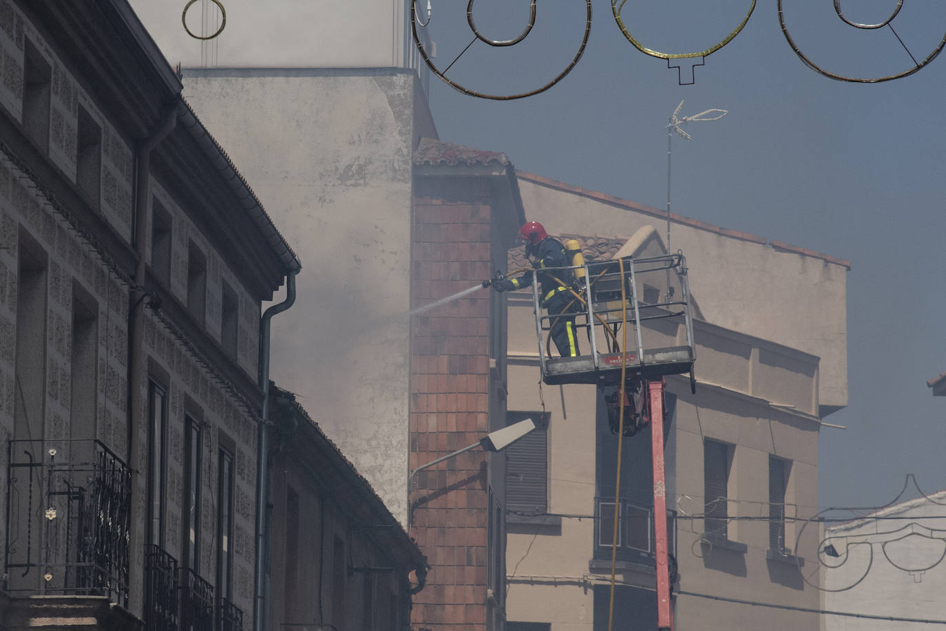 El incendio de una casa en Cantalejo, en imágenes