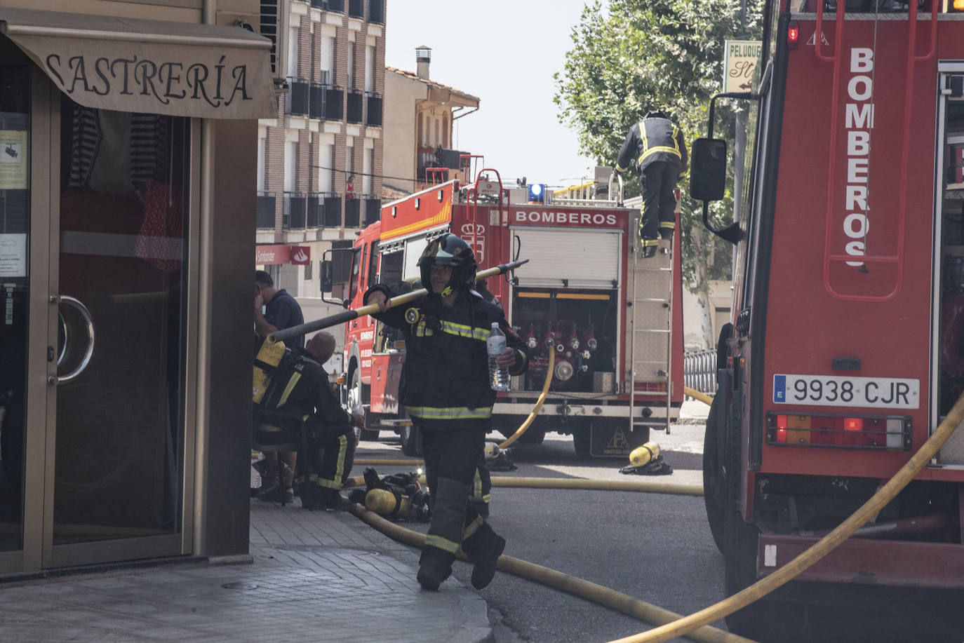 El incendio de una casa en Cantalejo, en imágenes