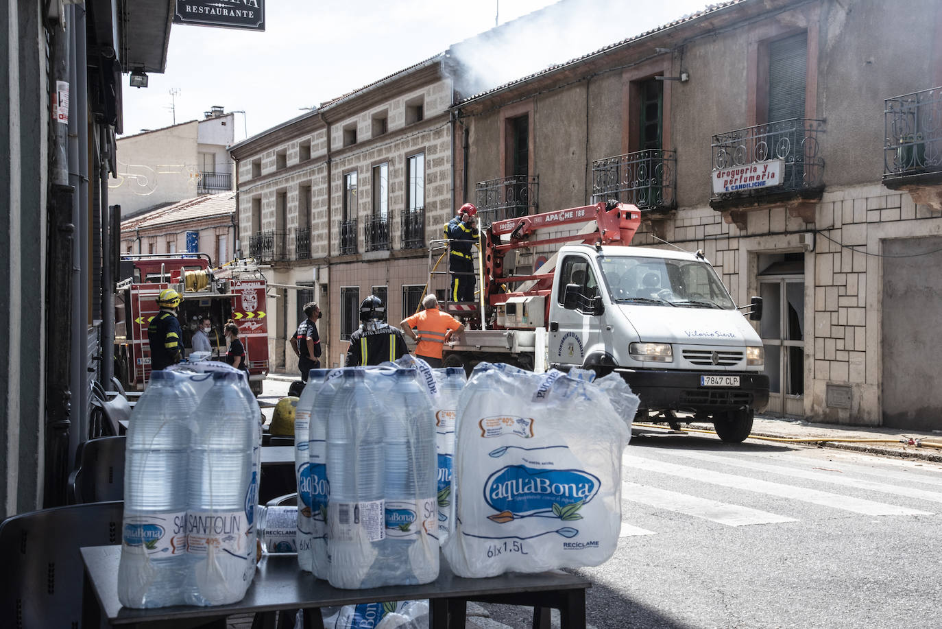 El incendio de una casa en Cantalejo, en imágenes