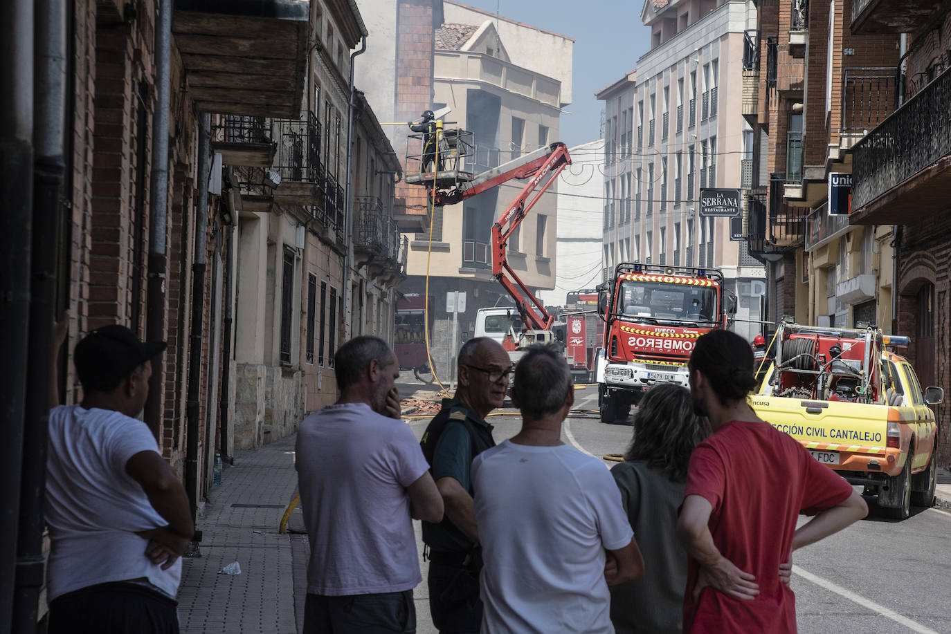 El incendio de una casa en Cantalejo, en imágenes