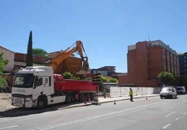 Las obras reducen a un carril la circulación por la Rondilla de Santa Teresa