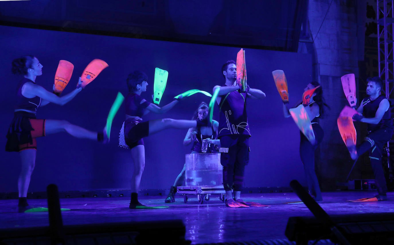 Mayumaná deja en la Plaza Mayor un cóctel de ritmo y luces