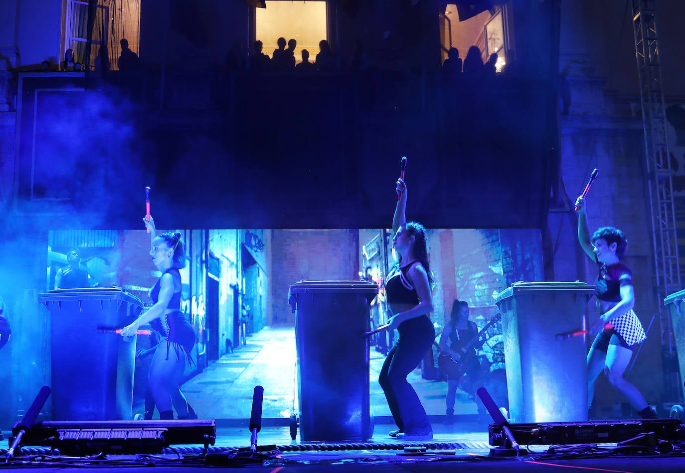 Mayumaná deja en la Plaza Mayor un cóctel de ritmo y luces