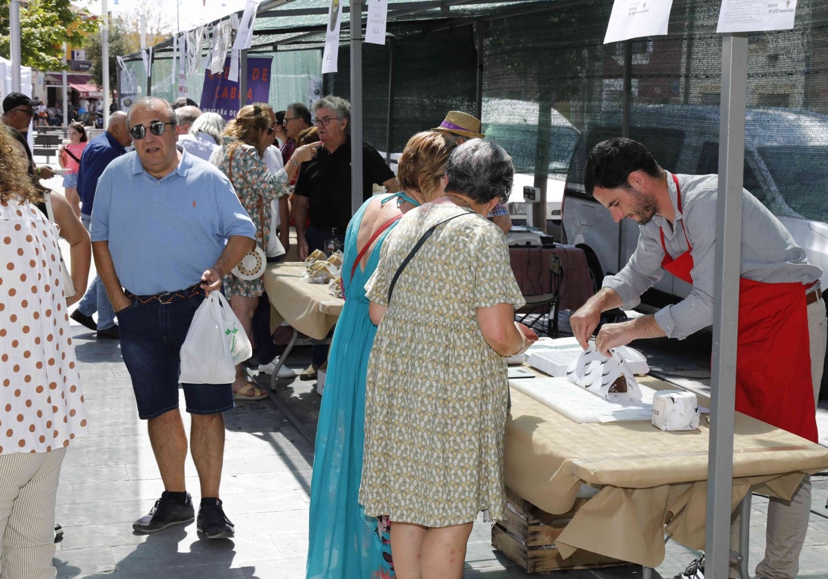 Puestos de venta de quesos.