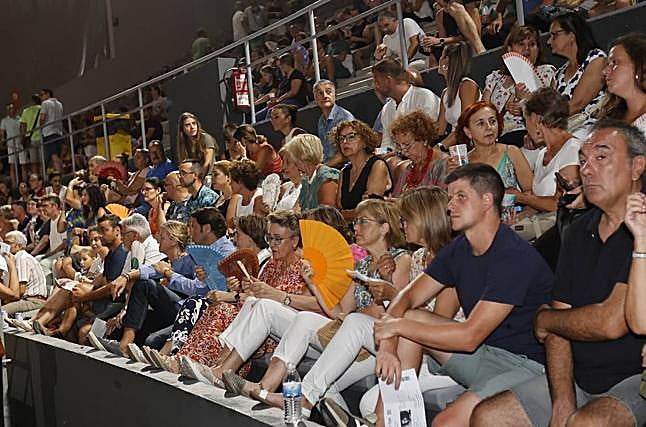 Los abanicos también fueron protagonistas.