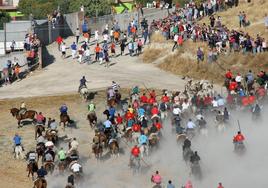 Uno de los últimos encierros de Cuéllar, en la zona del Embudo.