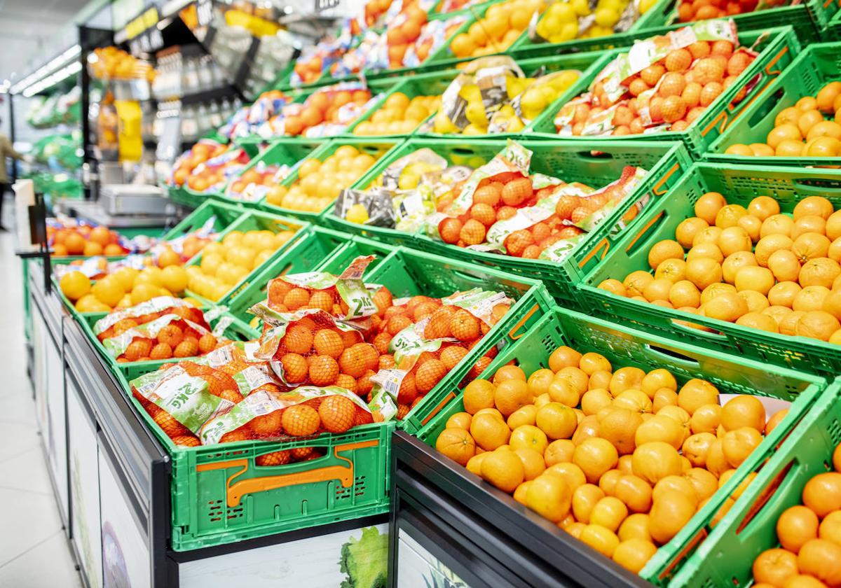 Cítricos en un supermercado de Mercadona.