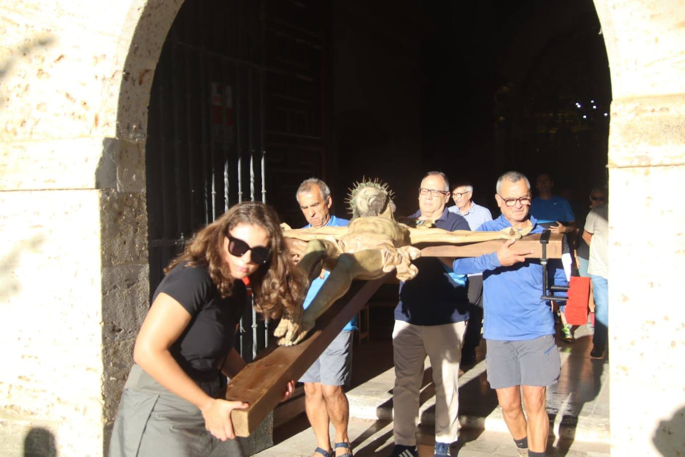 El Cristo y la Virgen de Castilviejo ya están en la iglesia de Santa María de Rioseco