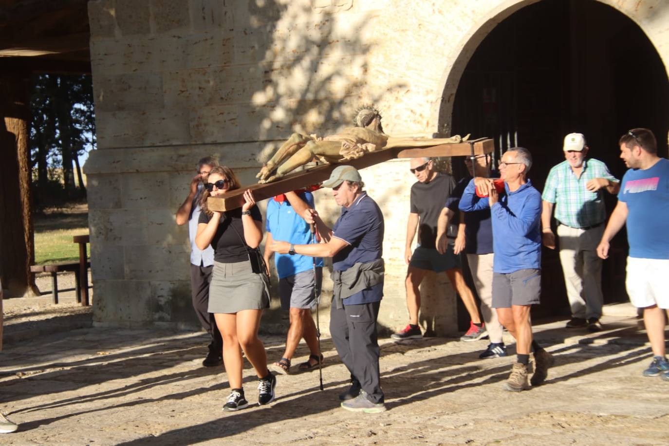 El Cristo y la Virgen de Castilviejo ya están en la iglesia de Santa María de Rioseco