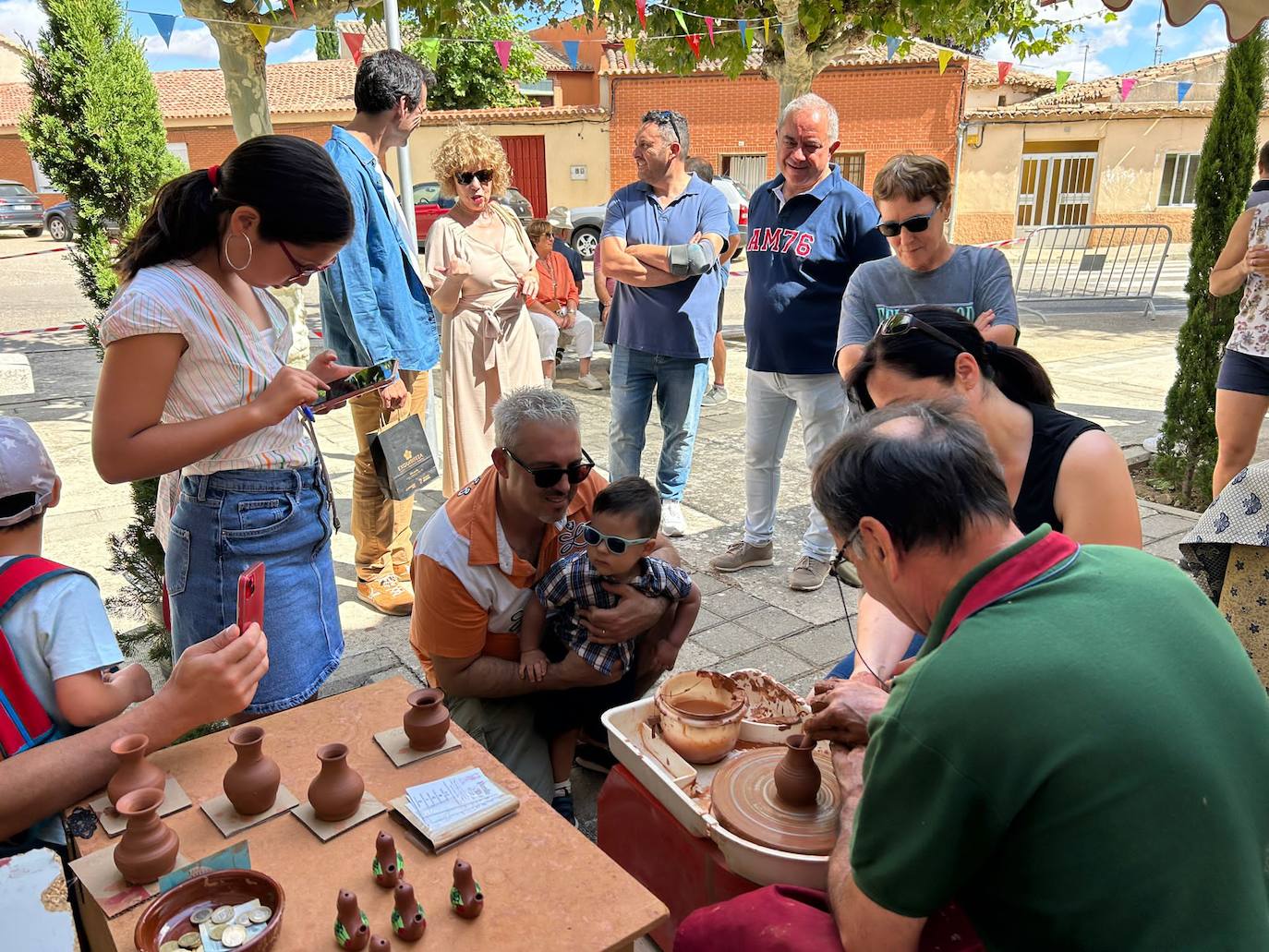 La X Feria de Artesanía de Villanueva de los Caballeros, en imágenes