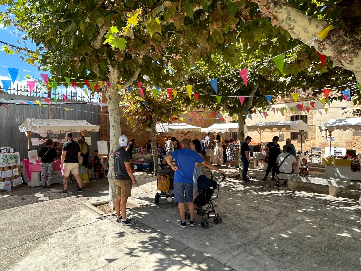 La X Feria de Artesanía de Villanueva de los Caballeros, en imágenes