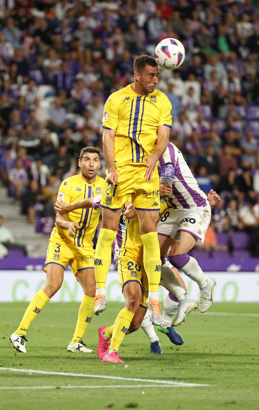 El partido entre en Real Valladolid y el Alcorcón, en imágenes (1/3)