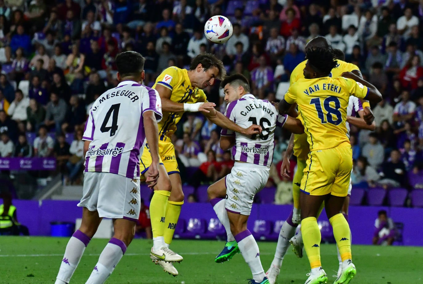 El partido entre en Real Valladolid y el Alcorcón, en imágenes (2/3)