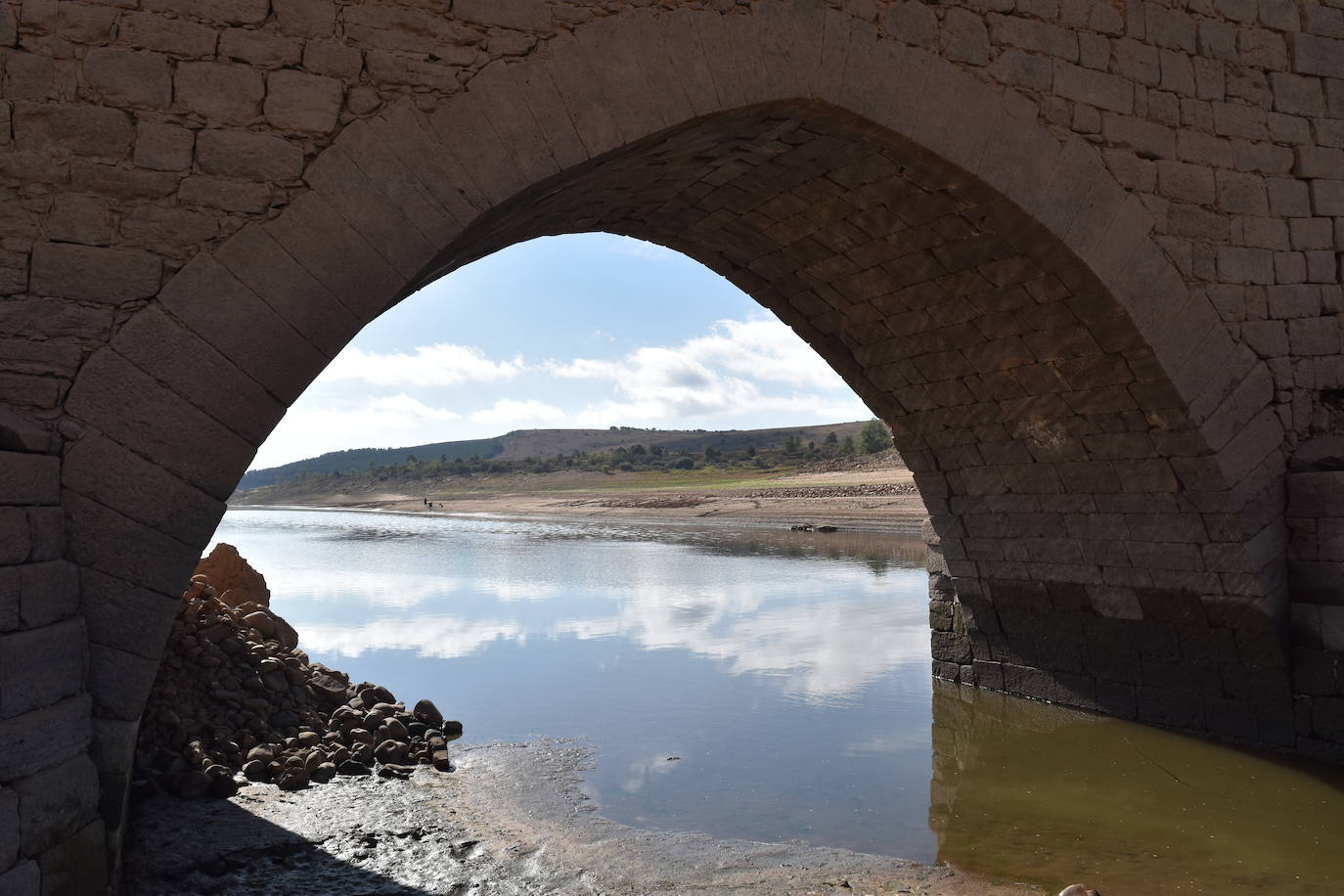 Emergen pueblos anegados por el pantano de Aguilar