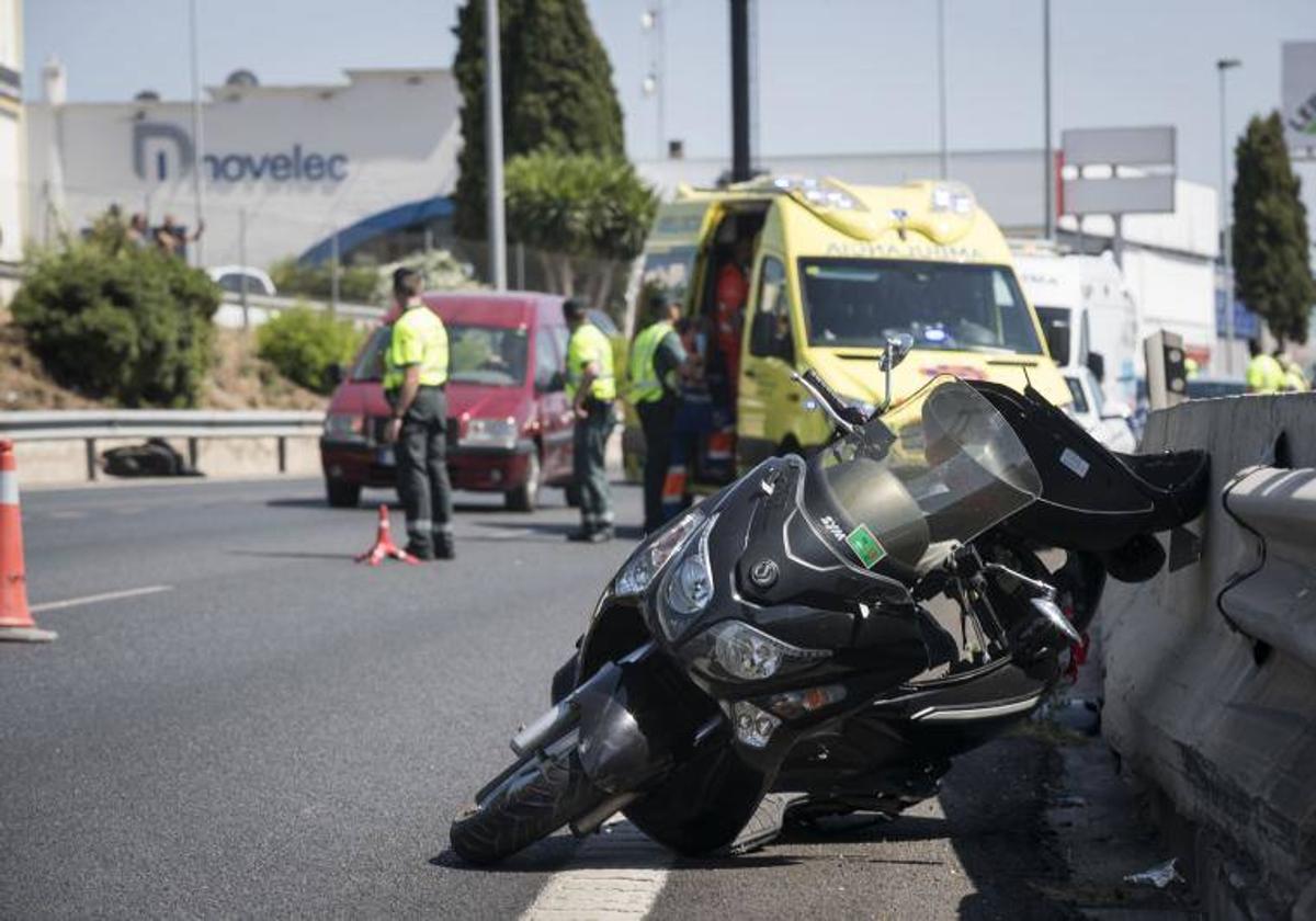 Un accidente de moto en una carretera española.