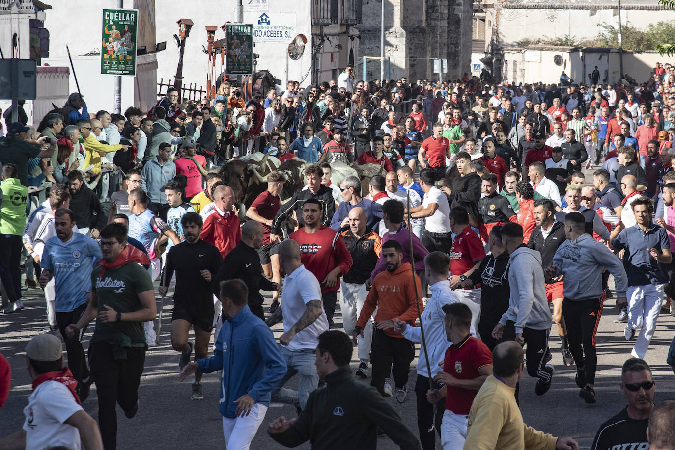 El segundo encierro de las fiestas de Cuéllar, en imágenes (2/2)