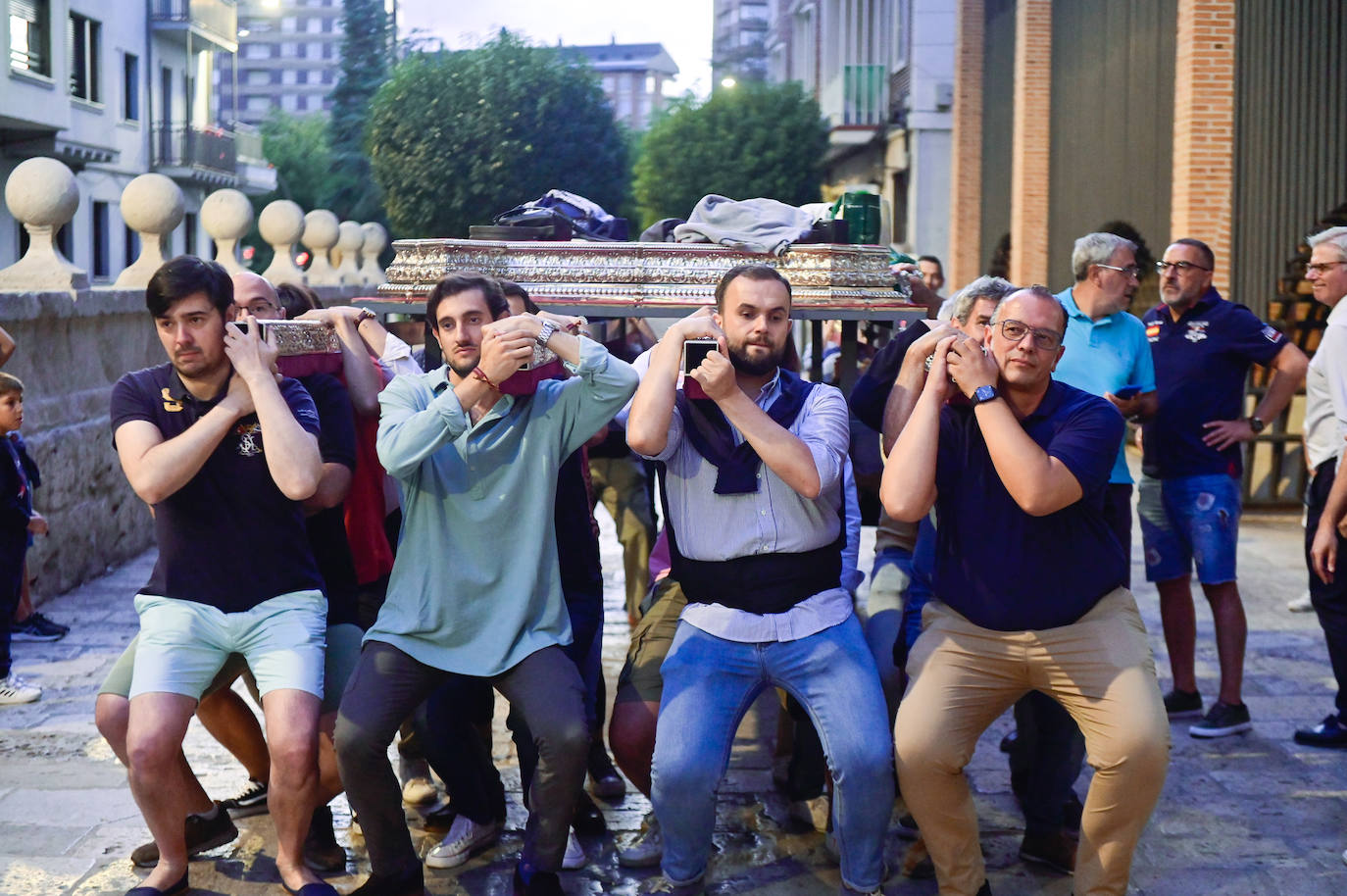 Los preparativos de la procesión de la Virgen de San Lorenzo, en imágenes